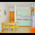公寓 Cozy By The *