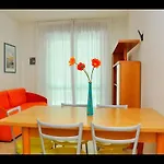 公寓 Cozy By The *